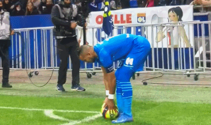 菲尔米诺：我很喜欢维尼修斯，但利物浦对阵皇马我希望红军赢