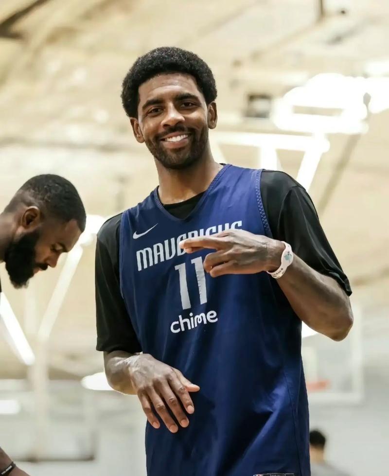 费迪南德：姆伯莫态度严谨且敬业，他能给曼联带来积极的影响（费迪南德看好姆伯莫：职业态度一流，能为曼联带来积极变化）