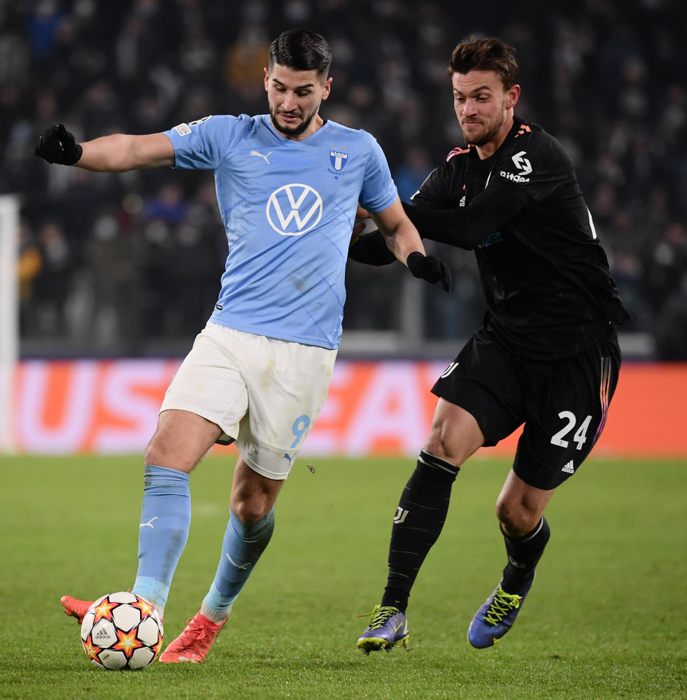 都体：邓弗里斯可能继续缺席与马竞比赛；泽林斯基已参加合练（都体：邓弗里斯或继续缺阵对马竞之战，泽林斯基已回归合练）