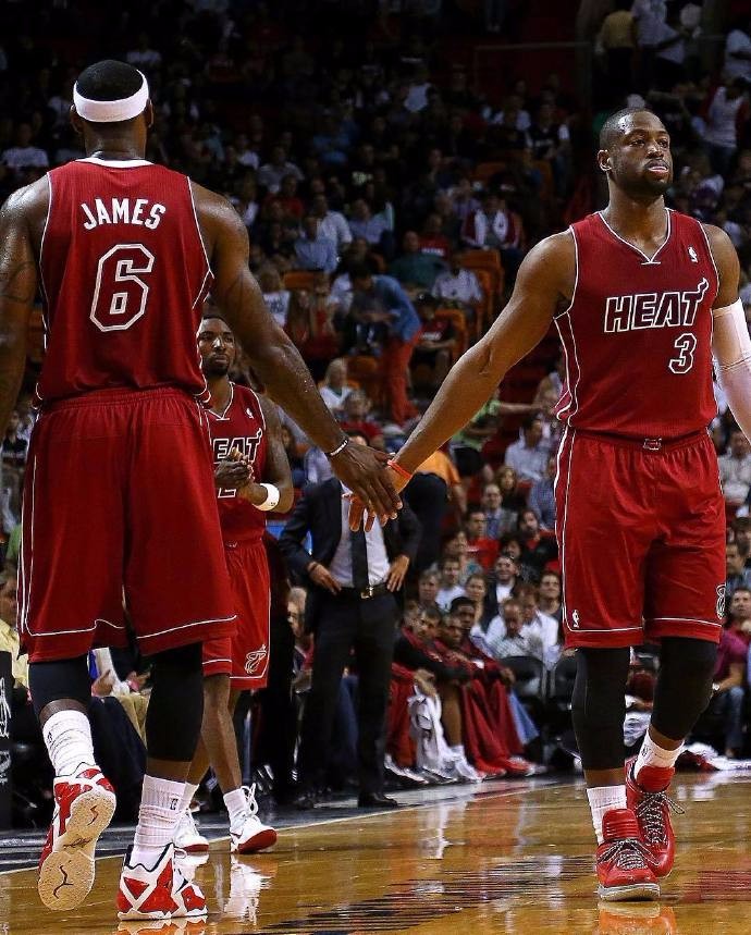 图片报：多特后防线出现危机，将面临安东和安塞尔米诺缺阵（图片报：多特后防告急，安东与安塞尔米诺双双缺阵）