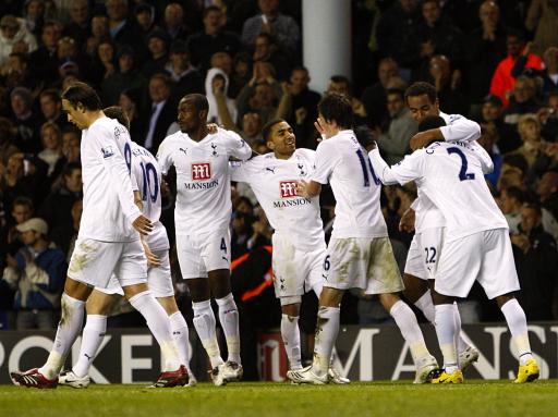 托特纳姆热刺被告知，他们“最大的错误”可以通过一月份引进明星中场球员来解决。（热刺被指只需在一月引进明星中场，便可弥补其“最大失误”）