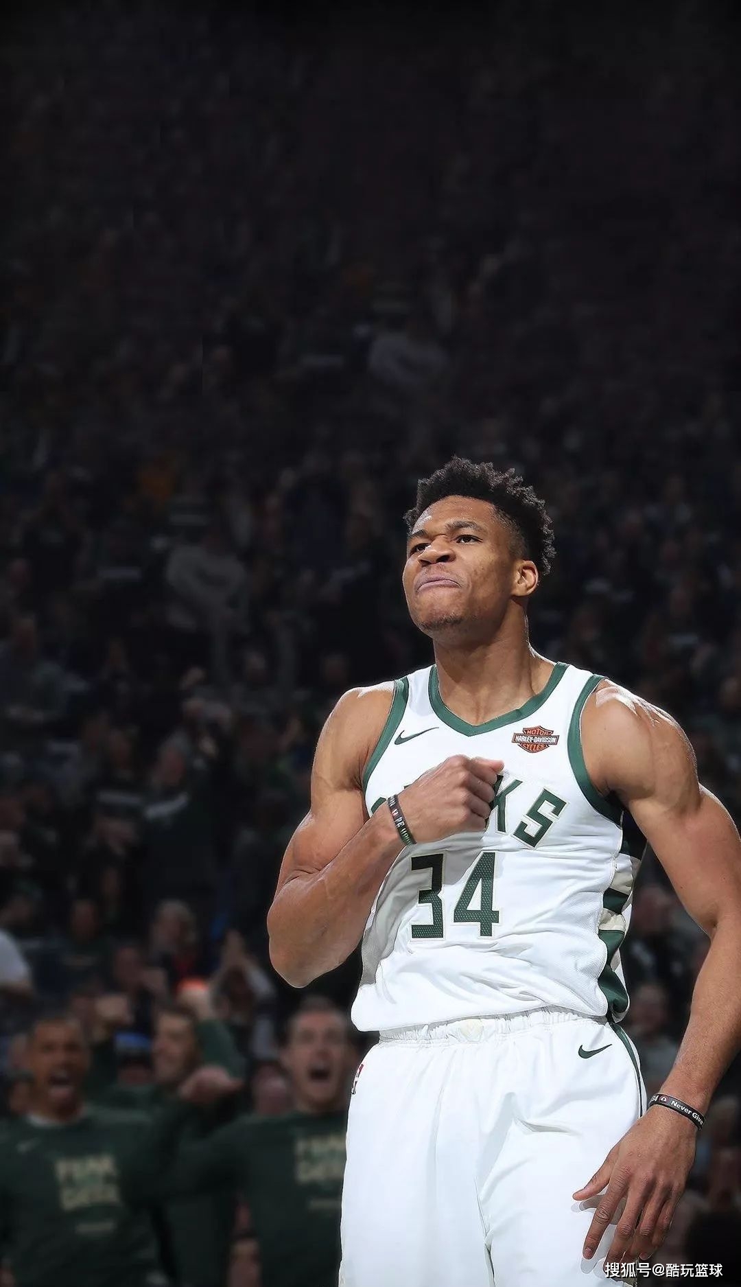 巴里-布朗29分 CBA俱乐部杯广厦106-102战胜山东 克里斯23分（CBA俱乐部杯：广厦106-102险胜山东，巴里-布朗29分，克里斯23分）