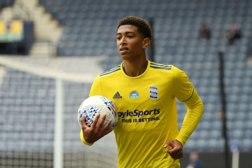 CBA：广东男篮顶住压力 力克广厦（CBA：广东男篮抗压制胜 击败广厦）