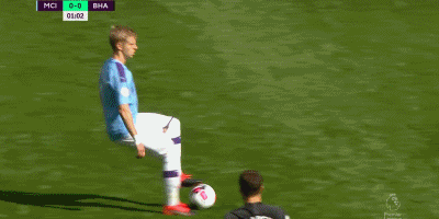 过去9次英超圣诞榜首5次最终夺冠，其余4次均是曼城逆袭（近9次英超圣诞榜首仅5次守住冠军，其余4次皆被曼城逆袭夺冠）