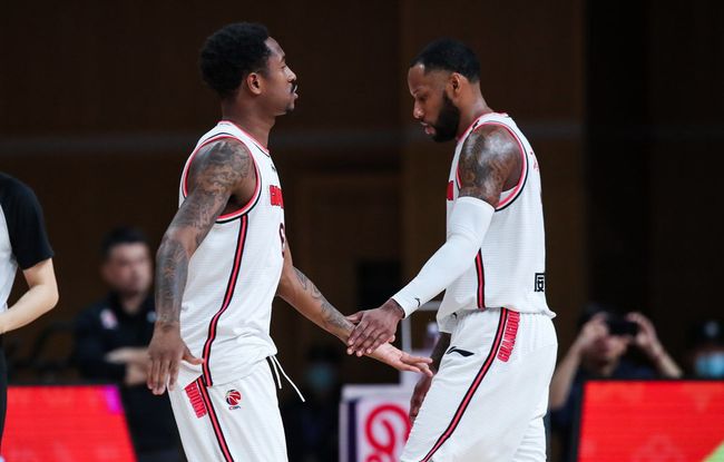 太阳报走访出售原味球衣公司的仓库：汗臭味强烈却不令人反感（太阳报探访原味球衣公司仓库：汗味浓烈却不让人反感）