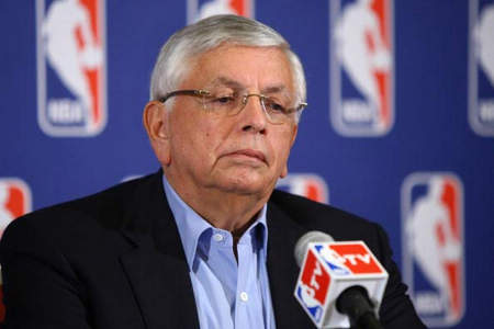 世体：对阵法鹰巴萨共有502人转卖门票，包括11名季票持有者（世体：巴萨战法鹰有502人转售球票，其中包含11名季票持有者）