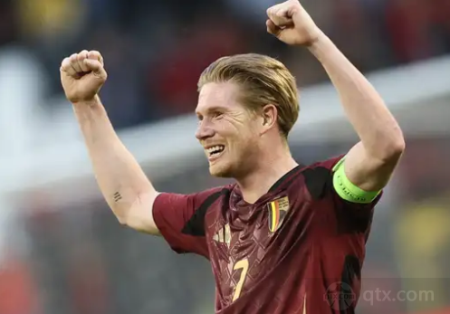 梅西数据：送出39次传球贡献1次助攻，全场未能射门（梅西本场数据：39次传球1次助攻，全场零射门）