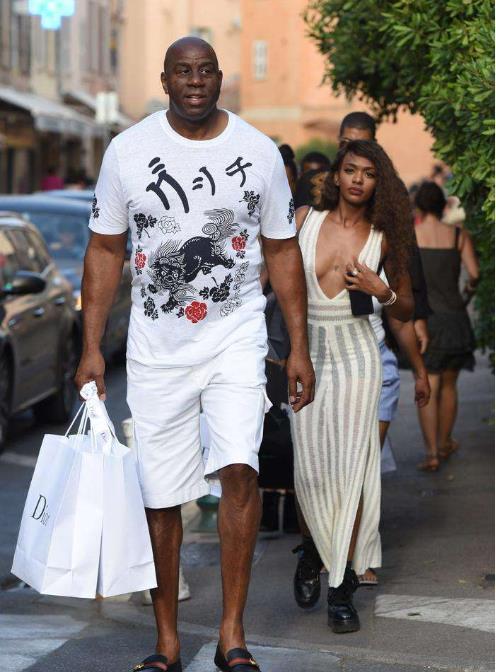 皇马本泽马关键时刻进球锁定胜利（本泽马绝杀助皇马锁定胜局）